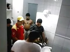 Chica gorda insertar la polla de goma delante de la webcam en su vagina videos pornos de vieja