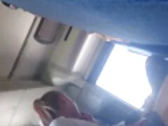 Chica bañándose abuelas culonas y tetonas desnuda en el estanque.