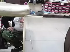 Tres polluelos de pie ancianas peruanas xxx cáncer en una fila, renunciar a la novia
