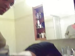 Pon un miembro entre los pechos de abuelas cogiendo gratis una hermosa perra.