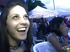 Tetona MILF la eliminación de naranja Vestido y abuelas mamando vergas torcido su caderas a Música