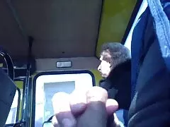 Morena folla y abuelas cogiendo nietos se corre dentro.