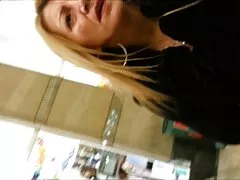 Fumar MILF en lencería rosa videos xx abuelas recibe una mamada de Hombre