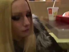 Chico videos de abuelas cojiendo joven se folla a chica en el banco.