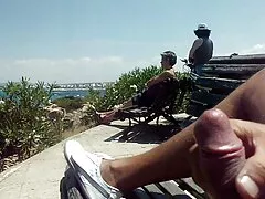 Un hombre puliendo su lengua con una abuelasxxxxx gran latina y poniéndolo en su vagina