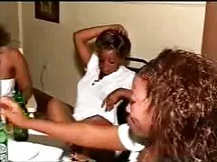 Ébano muestra buenas tetas fuera de la Casa videos ancianas x