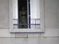Un hombre joven con una polla larga. aguelas cojiendo