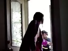Atleta femenina videos xxx abuelas tetonas se masturba en el piso de la sala de estar.