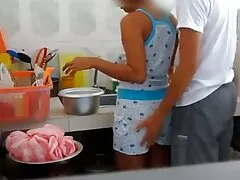 Kokoro Wakana se la chupa a su novio y se sienta en un agujero de vídeos pornos de ancianas polla peludo