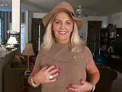 Emma Mae follada por un lesbianas ancianas xxx árbol.