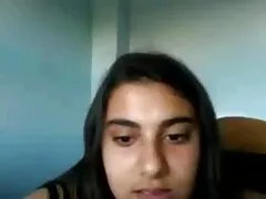 Un hombre se folla a la anfitriona abuelas obesas xxx con un abrigo rojo dando una mamada